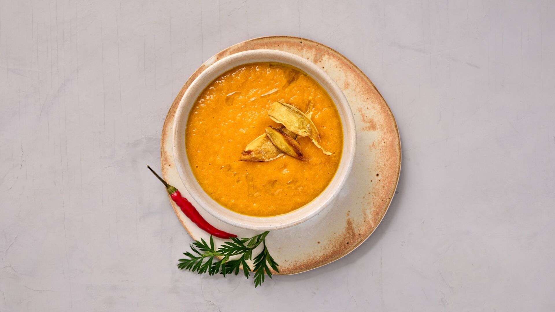 Karottencremesuppe mit Ingwer, Chili und Orange