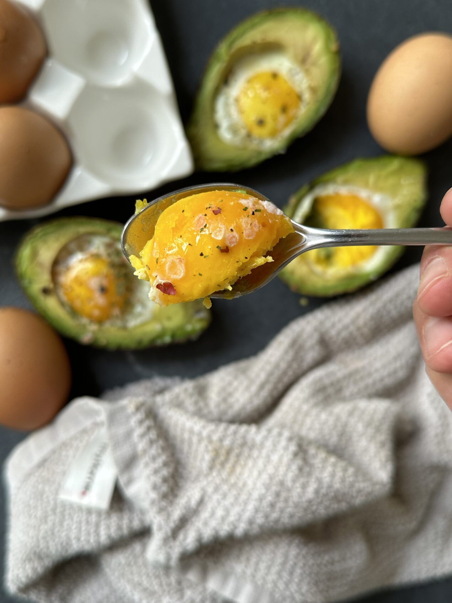 Avocados gefüllt mit Eiern