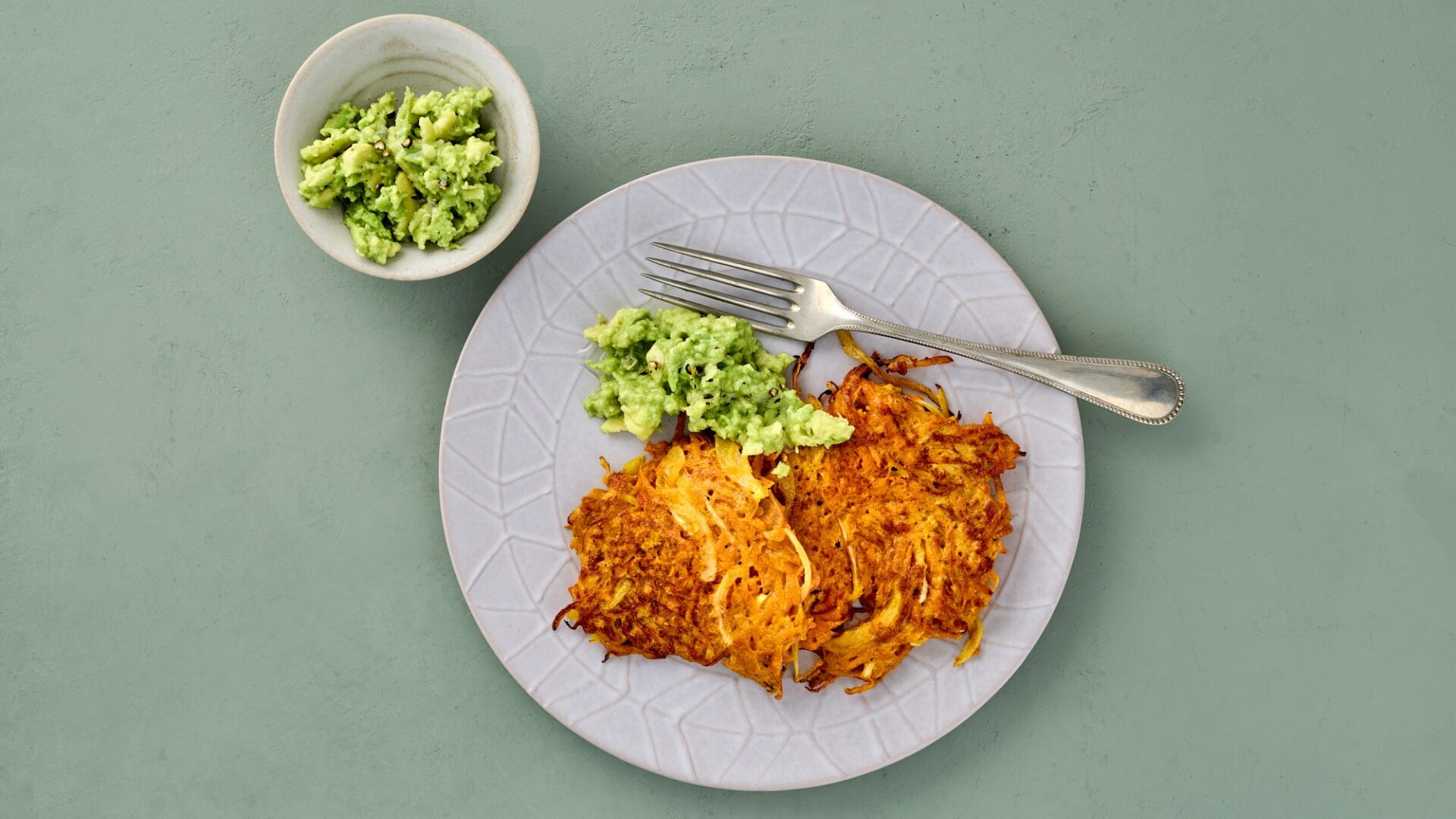 Süßkartoffel-Rösti mit Avocado-Dip