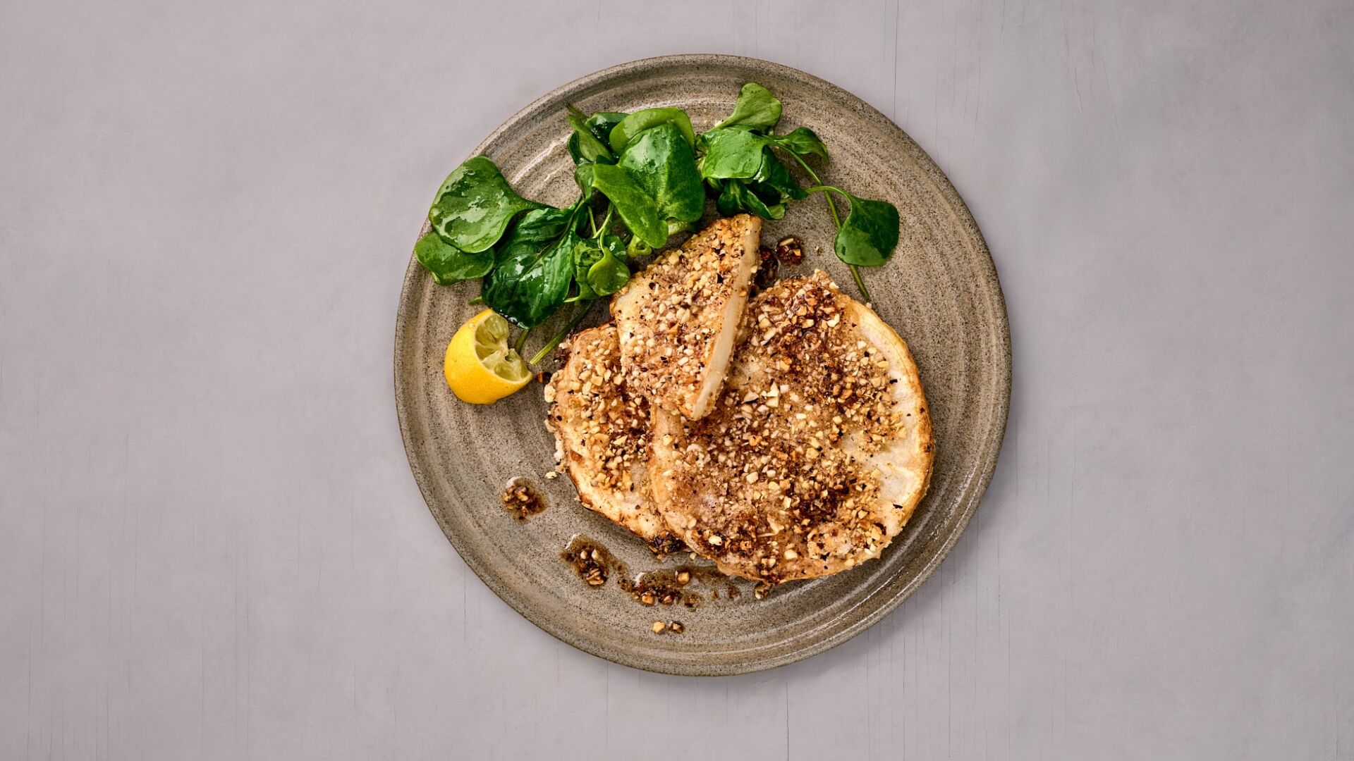 Sellerie-Schnitzel mit Salat