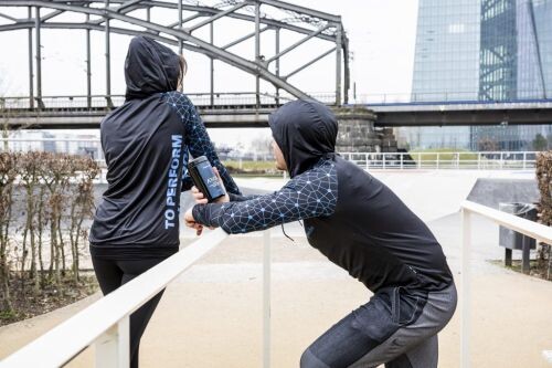 Mega Hoodie von Artgerecht im Amin Style.